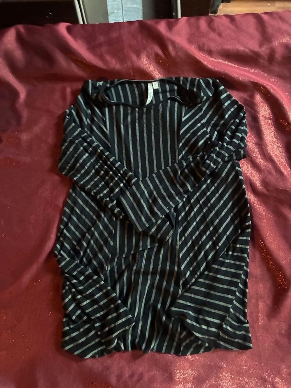 Comfy Top Womens M Black Gray Striped Long Sleeve Scoop Neck Tunic Lightweight